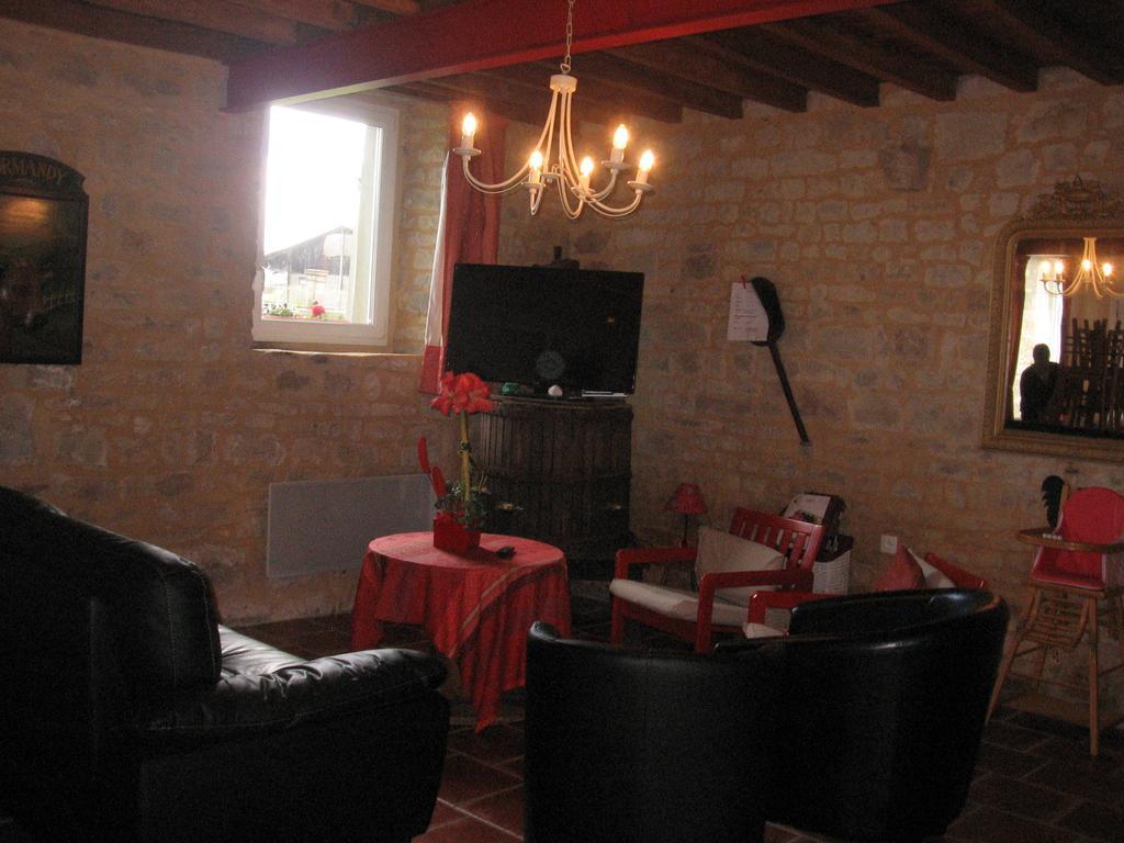 Вилла La Ferme De Montigny Asnieres-en-Bessin Экстерьер фото